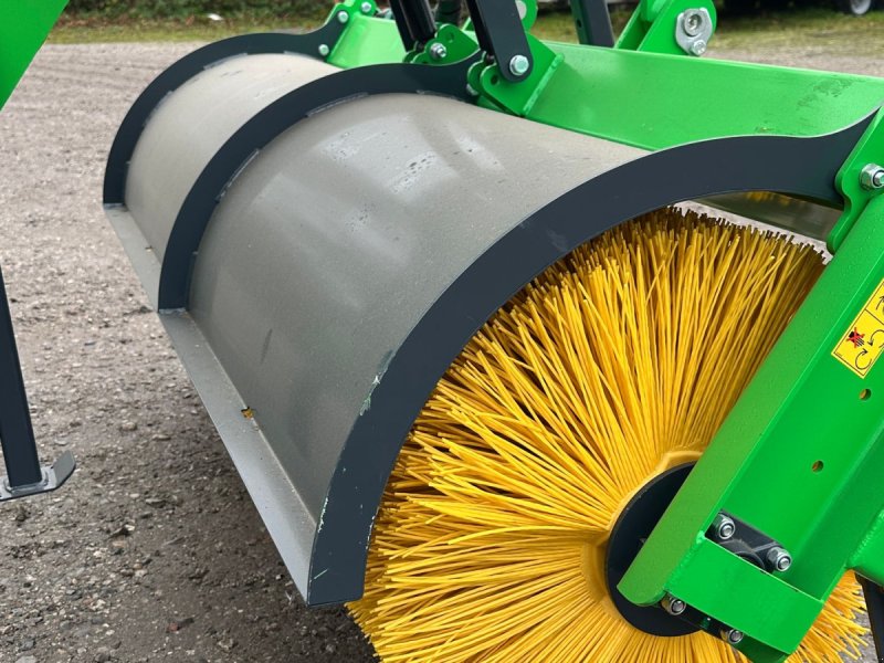 Straßenkehrmaschine des Typs Avant Kost HV1500, Gebrauchtmaschine in Roskilde (Bild 1)