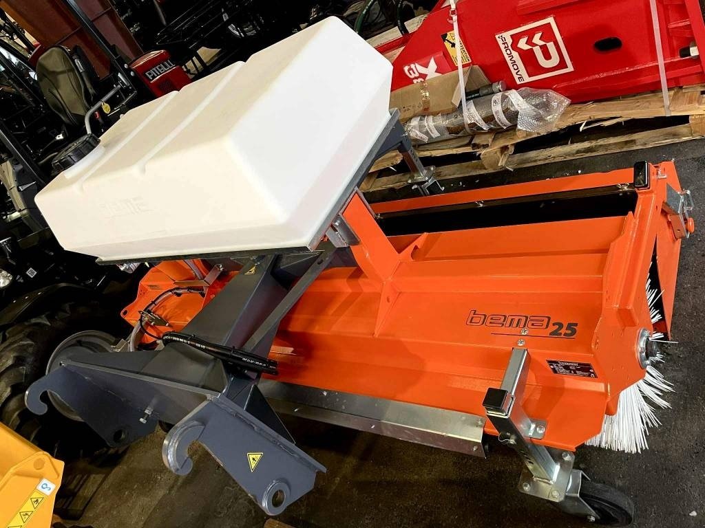 Straßenkehrmaschine типа Bema 25 BK med opsamler, Gebrauchtmaschine в Vrå, Frejlev, Hornslet & Ringsted (Фотография 3)