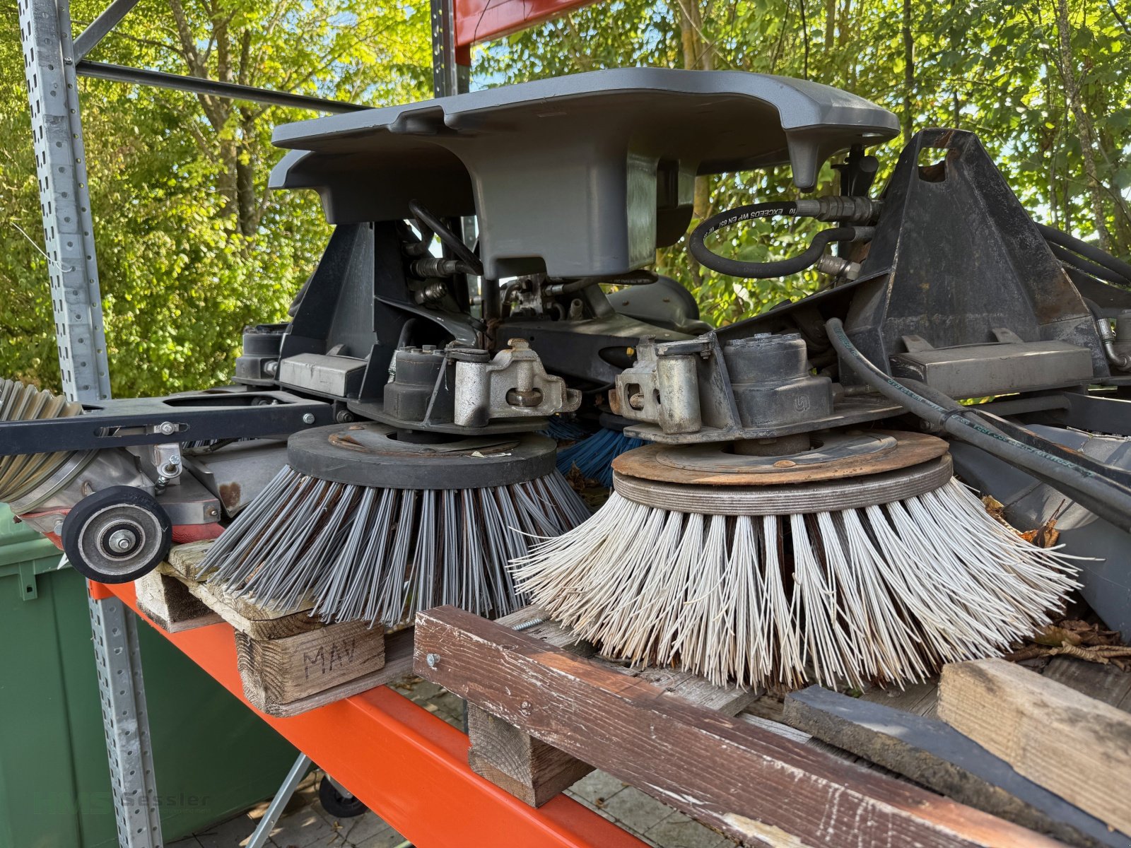 Straßenkehrmaschine tipa Egholm Kehrsaugbehälter, Gebrauchtmaschine u Weidenbach (Slika 2)