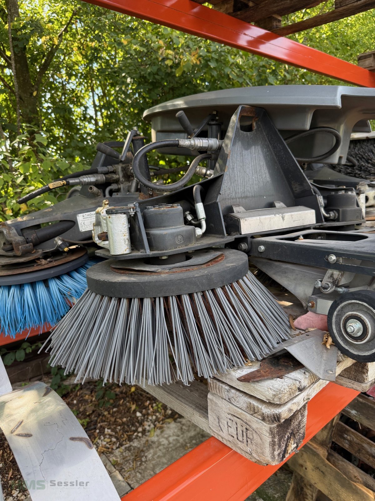 Straßenkehrmaschine tipa Egholm Kehrsaugbehälter, Gebrauchtmaschine u Weidenbach (Slika 3)