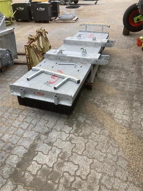 Straßenkehrmaschine typu Fliegl Lion Sweeper 250, Gebrauchtmaschine v Mern (Obrázek 1)