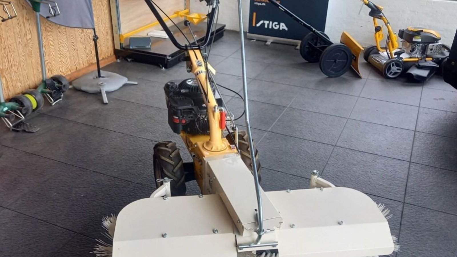 Straßenkehrmaschine типа Stiga Fejemaskine Silex 95-B, Gebrauchtmaschine в Rødovre (Фотография 2)