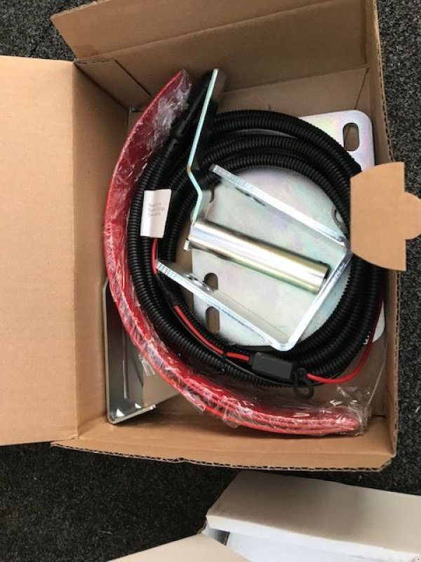 Striegel mit Nachsaateinrichtung des Typs APV Einscheibenstreuer ES 100 M1 Classic, Neumaschine in Tamsweg (Bild 13)