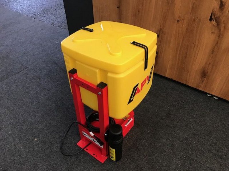 Striegel mit Nachsaateinrichtung des Typs APV Einscheibenstreuer ES 100 M1 Classic, Neumaschine in Tamsweg (Bild 9)