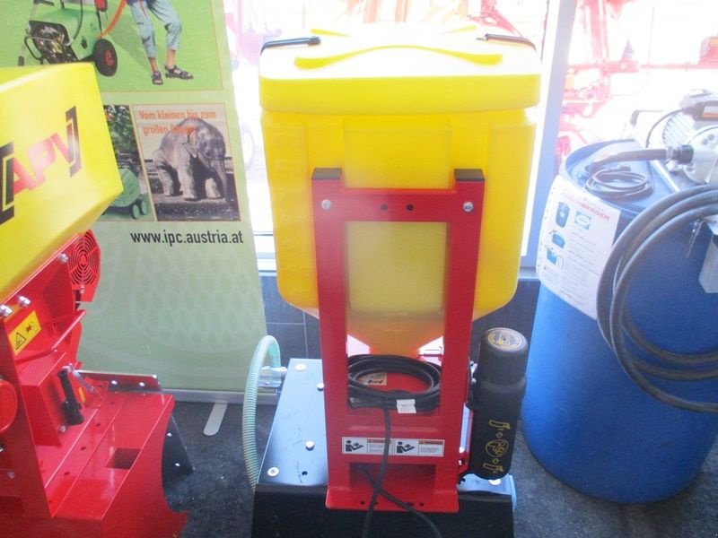 Striegel mit Nachsaateinrichtung tip APV ES 100 M1 Classic Einscheibenstreuer, Neumaschine in St. Marienkirchen (Poză 4)