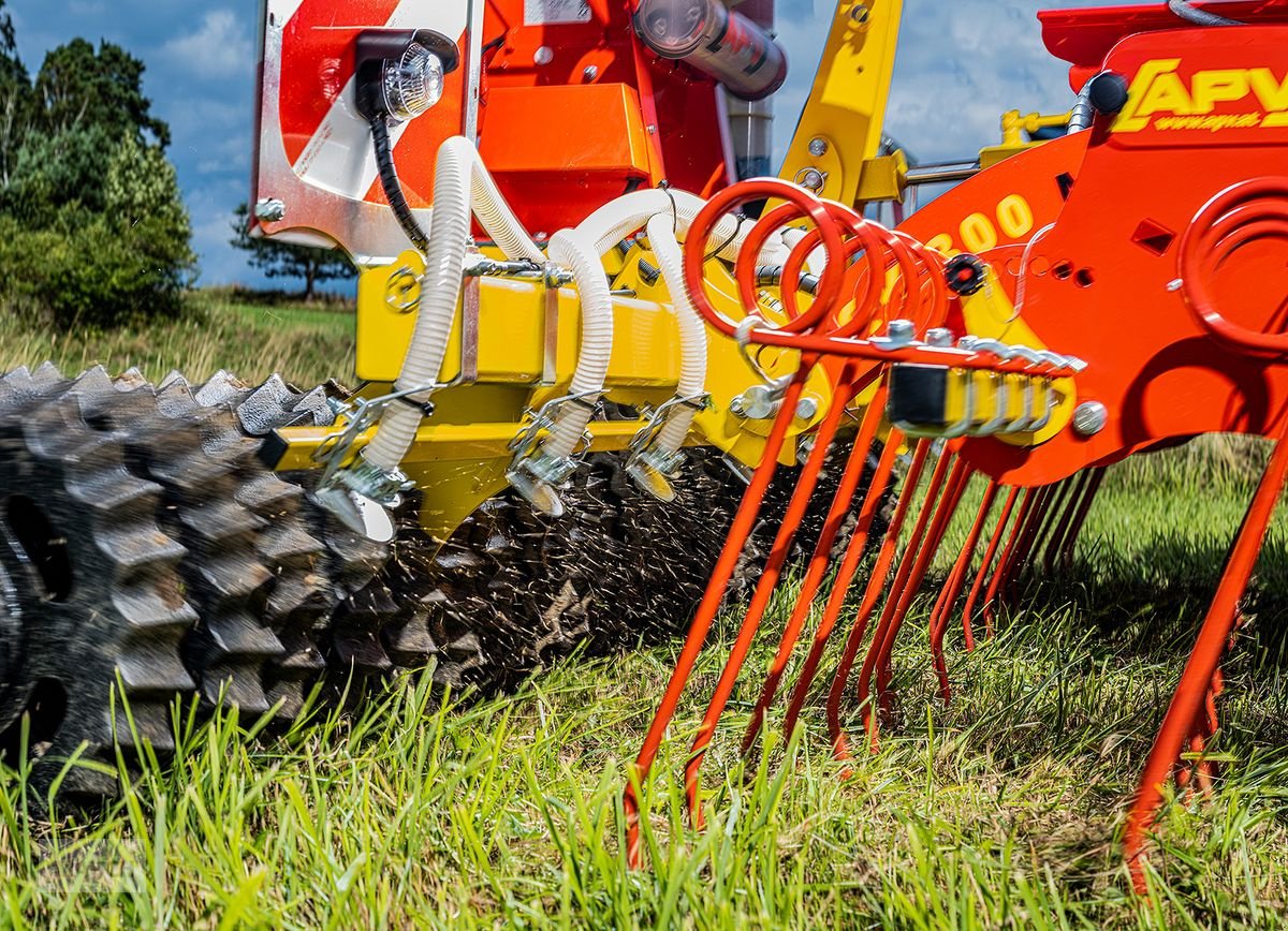 Striegel mit Nachsaateinrichtung tip APV GK300 M1 Full Edition + PS 200 Nachsaatgerät, Neumaschine in Burgkirchen (Poză 13)