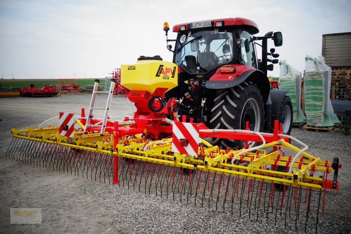 Striegel mit Nachsaateinrichtung Türe ait APV Grünlandstriegel GS 600 (Full Edition) Striegel mit Nachsaateinrichtung, Neumaschine içinde Ditzingen (resim 3)