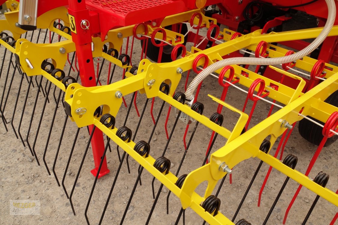 Striegel mit Nachsaateinrichtung Türe ait APV Grünlandstriegel GS 600 (Full Edition) Striegel mit Nachsaateinrichtung, Neumaschine içinde Ditzingen (resim 5)