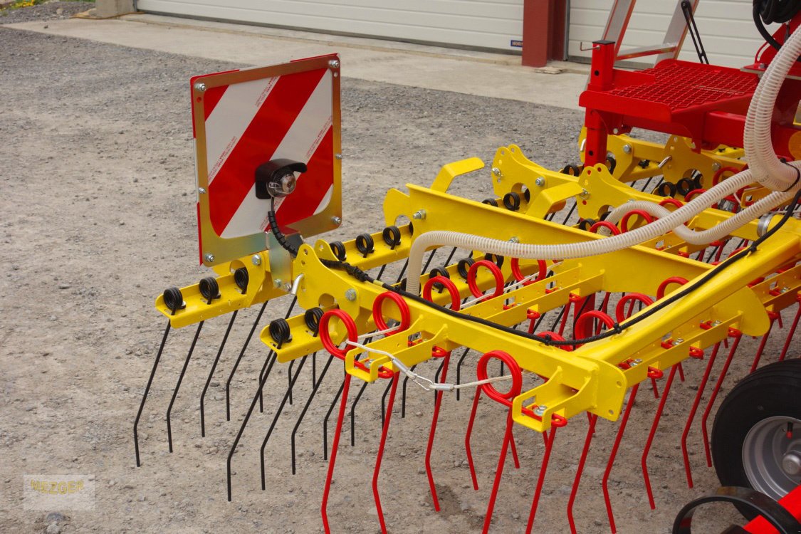 Striegel mit Nachsaateinrichtung Türe ait APV Grünlandstriegel GS 600 (Full Edition) Striegel mit Nachsaateinrichtung, Neumaschine içinde Ditzingen (resim 8)