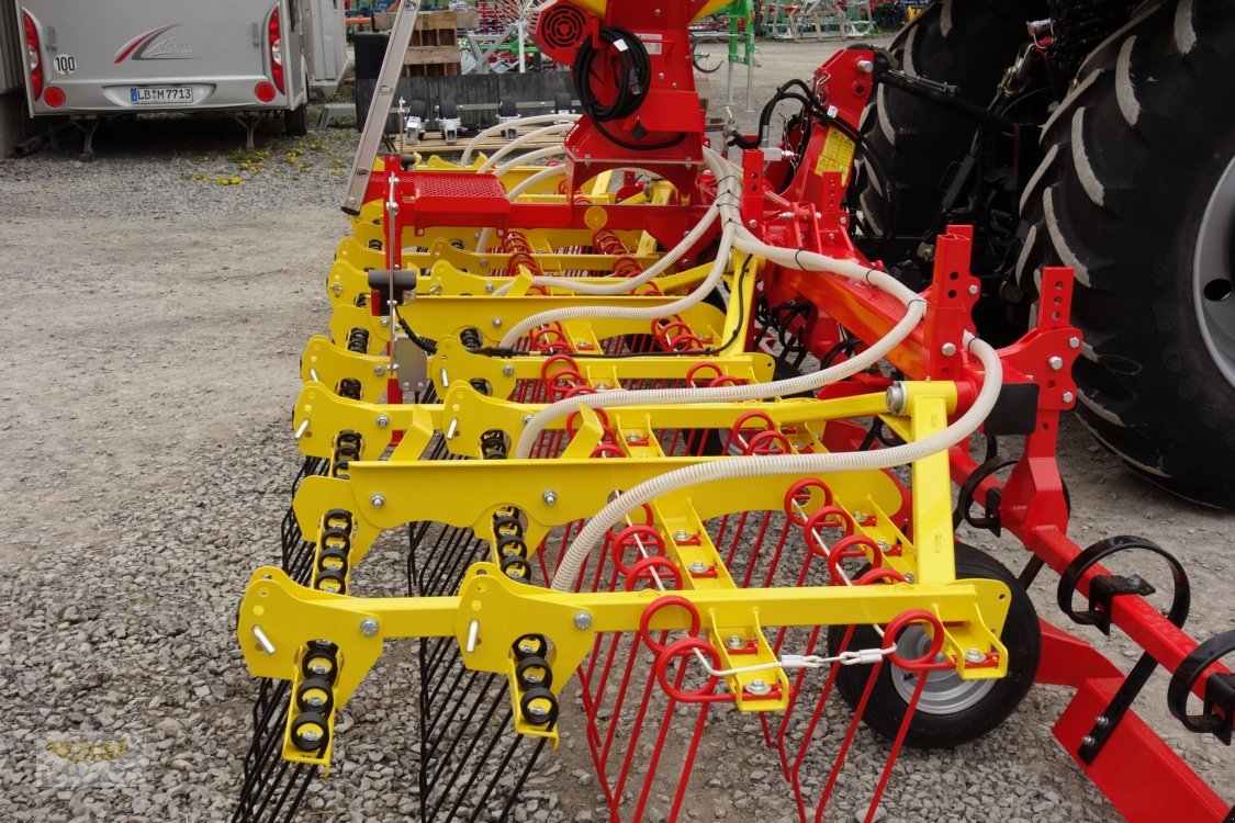 Striegel mit Nachsaateinrichtung Türe ait APV Grünlandstriegel GS 600 (Full Edition) Striegel mit Nachsaateinrichtung, Neumaschine içinde Ditzingen (resim 10)