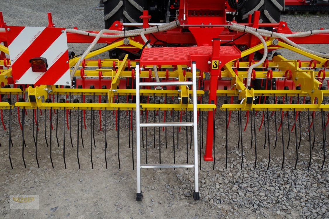 Striegel mit Nachsaateinrichtung Türe ait APV Grünlandstriegel GS 600 (Full Edition) Striegel mit Nachsaateinrichtung, Neumaschine içinde Ditzingen (resim 12)