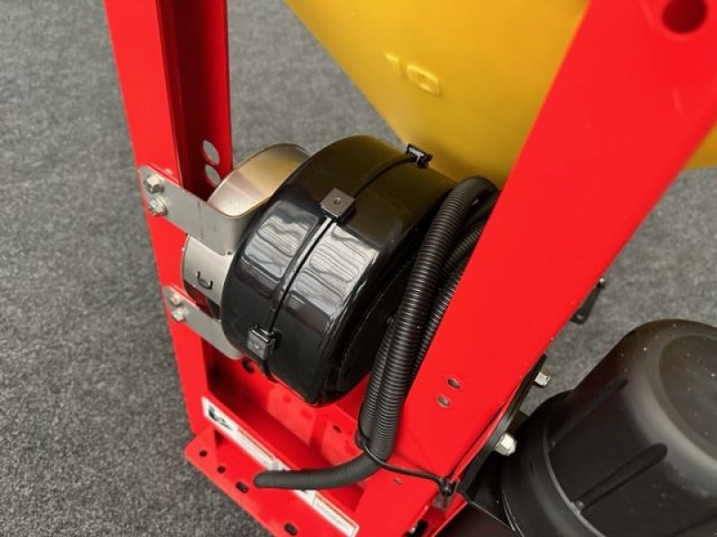 Striegel mit Nachsaateinrichtung Türe ait APV Multidosierer MDP100M1 mit Steuermodul 5.2, Neumaschine içinde Tamsweg (resim 8)