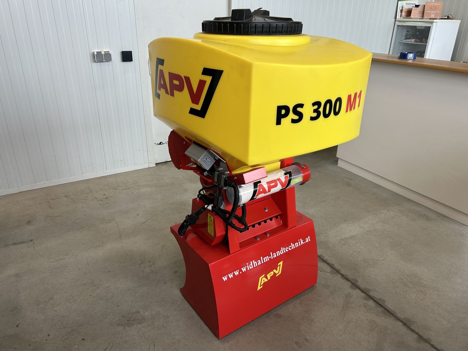 Striegel mit Nachsaateinrichtung Türe ait APV PS 300 elektrisches Gebläse Plus ISOBUS, Neumaschine içinde Göpfritz (resim 4)