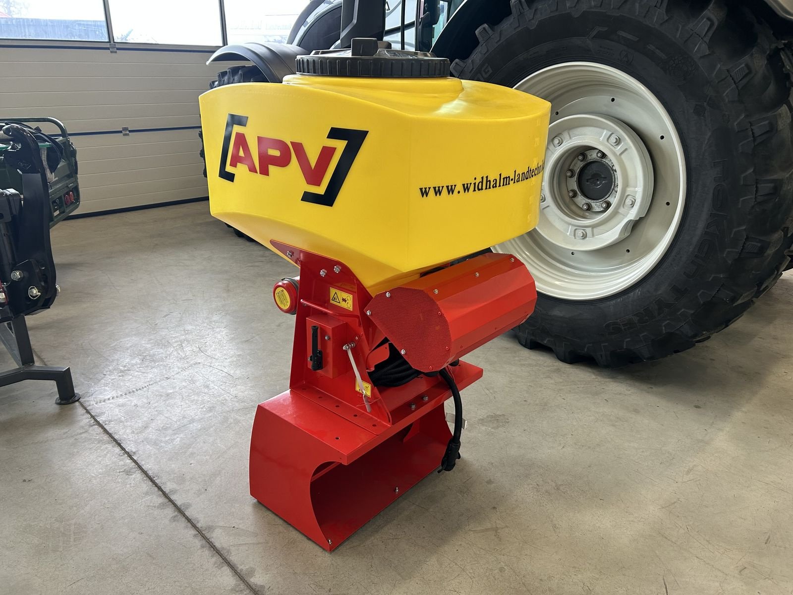 Striegel mit Nachsaateinrichtung Türe ait APV PS 300 elektrisches Gebläse Plus ISOBUS, Neumaschine içinde Göpfritz (resim 2)