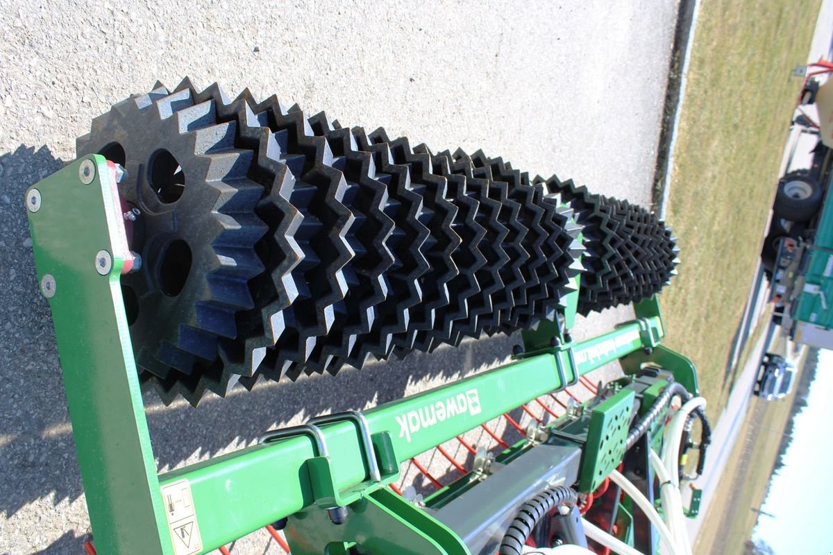 Striegel mit Nachsaateinrichtung tip Awemak ProGrasser 300 mit APV PS200 M1, Neumaschine in Neukirchen am Walde  (Poză 12)