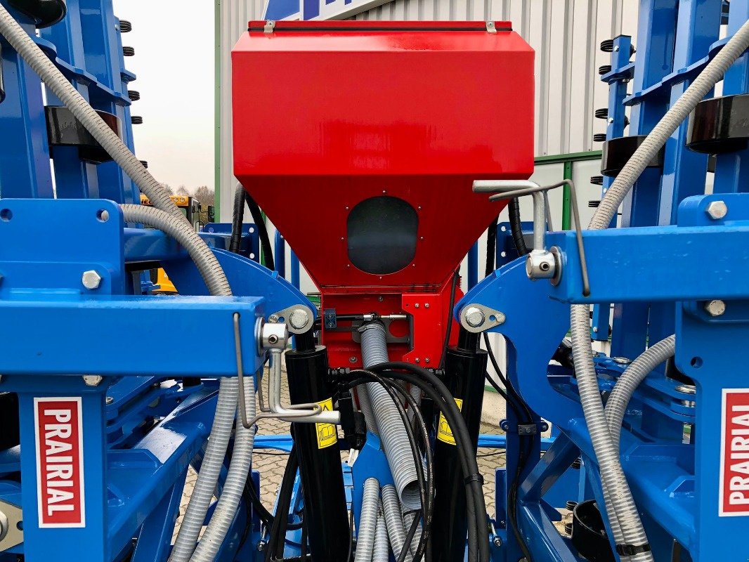 Striegel mit Nachsaateinrichtung of the type Carré PRAIRIAL GRÜNLANDSTRIEGEL, Neumaschine in Sittensen (Picture 7)