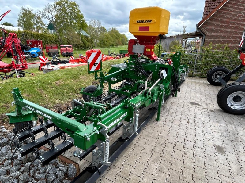 Striegel mit Nachsaateinrichtung типа Düvelsdorf Green Rake Expert 6m, Neumaschine в Esens (Фотография 1)