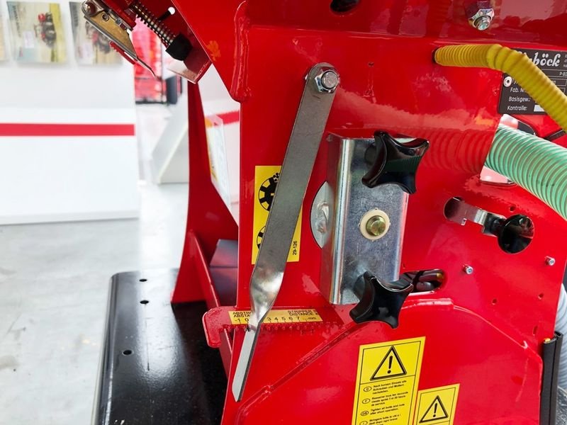 Striegel mit Nachsaateinrichtung des Typs Einböck P-BOX-STI 600 pneum. Sägerät, Neumaschine in St. Marienkirchen (Bild 6)