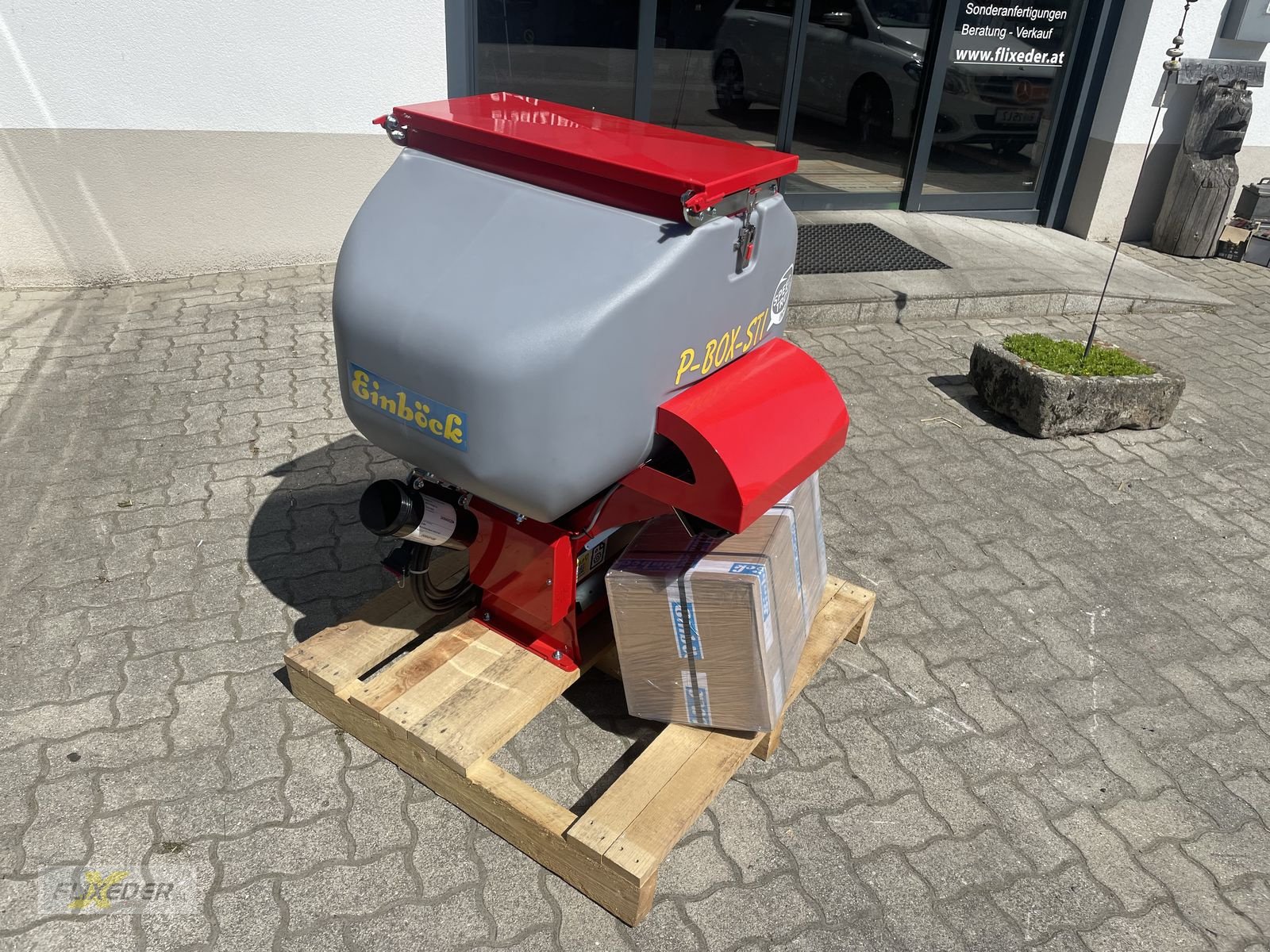 Striegel mit Nachsaateinrichtung des Typs Einböck P-Box STI- 600, Neumaschine in Pattigham (Bild 4)