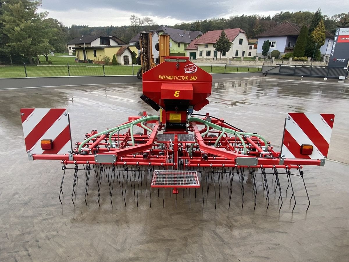 Striegel mit Nachsaateinrichtung des Typs Einböck Pneumaticstar-MD 300, Gebrauchtmaschine in Hürm (Bild 8)
