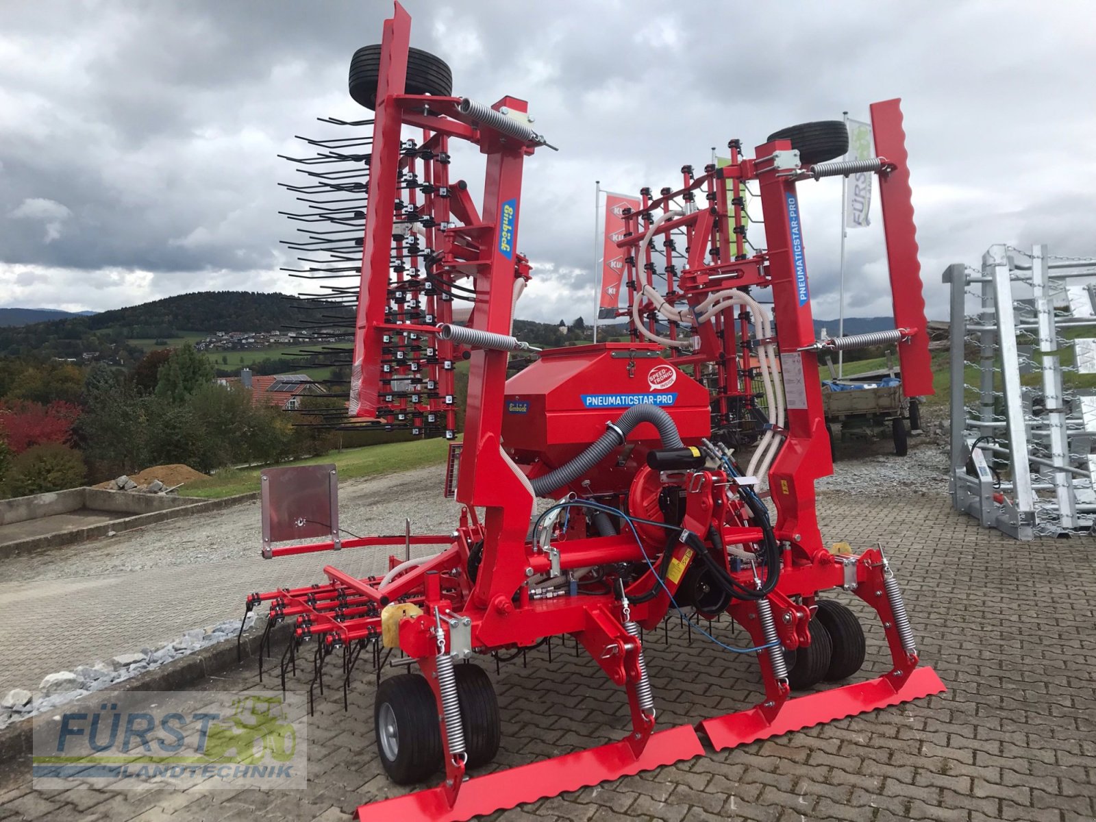 Striegel mit Nachsaateinrichtung des Typs Einböck Pneumaticstar PRO-STI 600, Neumaschine in Perlesreut (Bild 1)