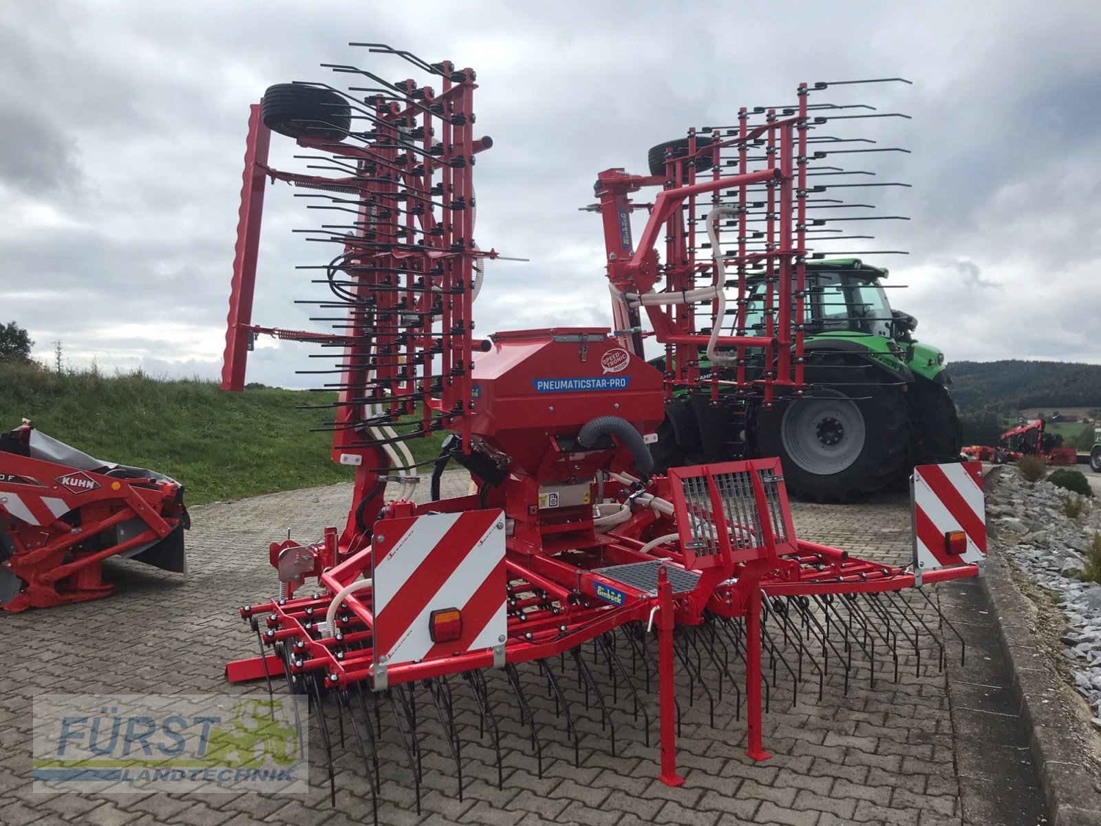 Striegel mit Nachsaateinrichtung des Typs Einböck Pneumaticstar PRO-STI 600, Neumaschine in Perlesreut (Bild 3)