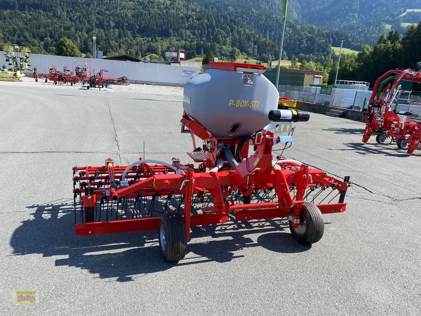 Striegel mit Nachsaateinrichtung des Typs Einböck PNEUMATICSTAR-STI 300 - Arbeitsbreite 3m, Neumaschine in Kötschach (Bild 4)