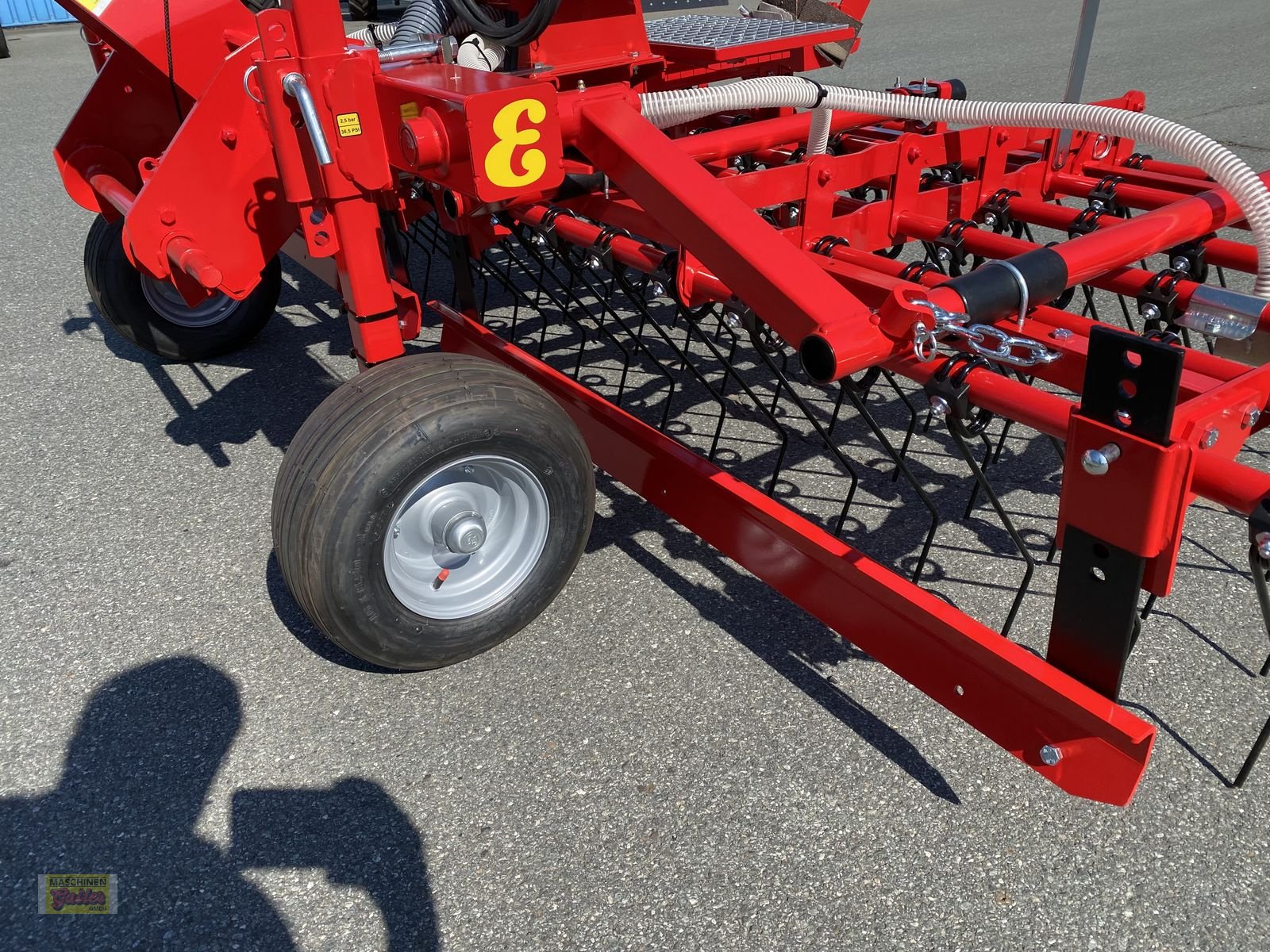 Striegel mit Nachsaateinrichtung des Typs Einböck PNEUMATICSTAR-STI 300 - Arbeitsbreite 3m, Neumaschine in Kötschach (Bild 16)