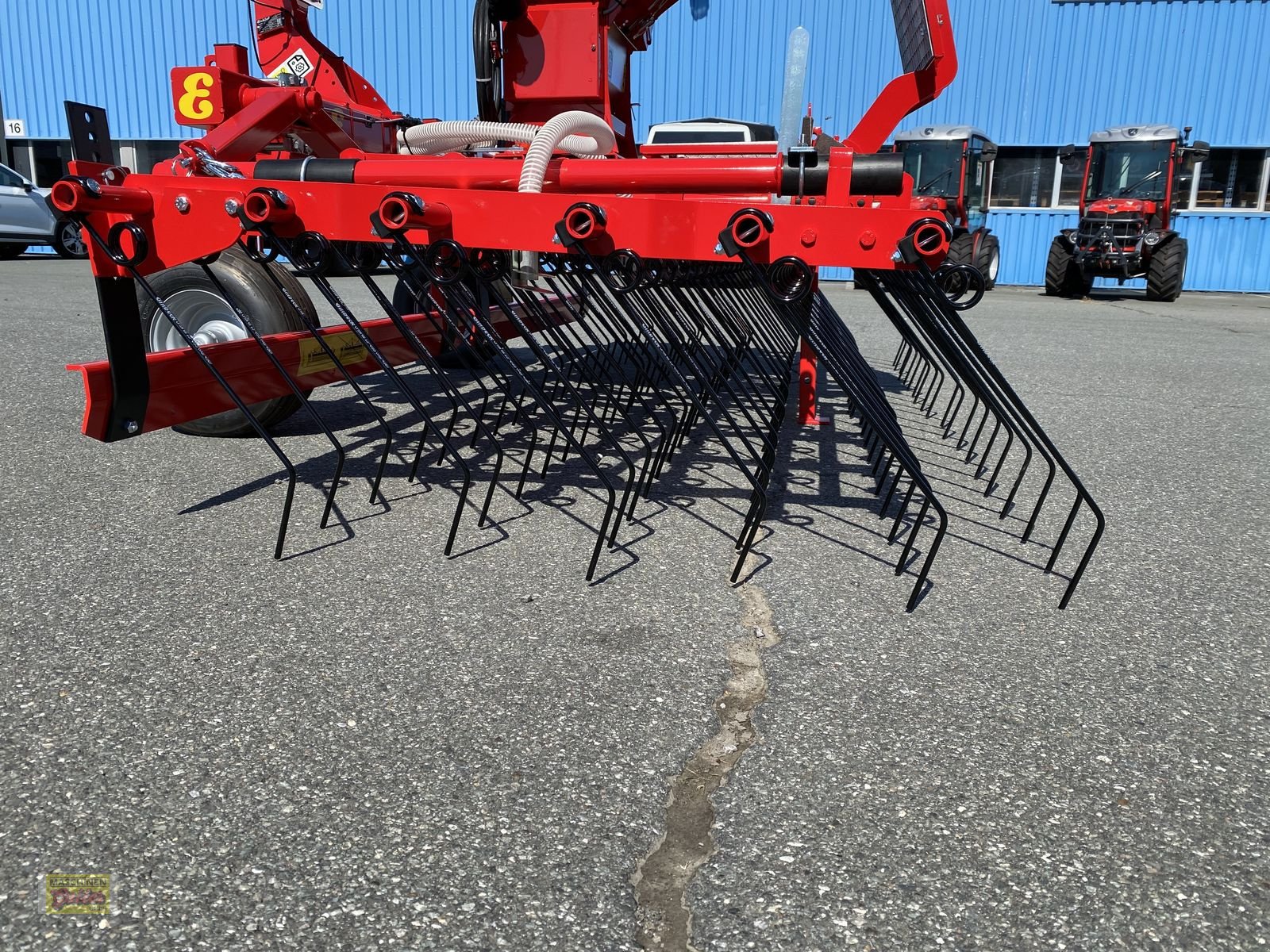 Striegel mit Nachsaateinrichtung des Typs Einböck PNEUMATICSTAR-STI 300 - Arbeitsbreite 3m, Neumaschine in Kötschach (Bild 20)