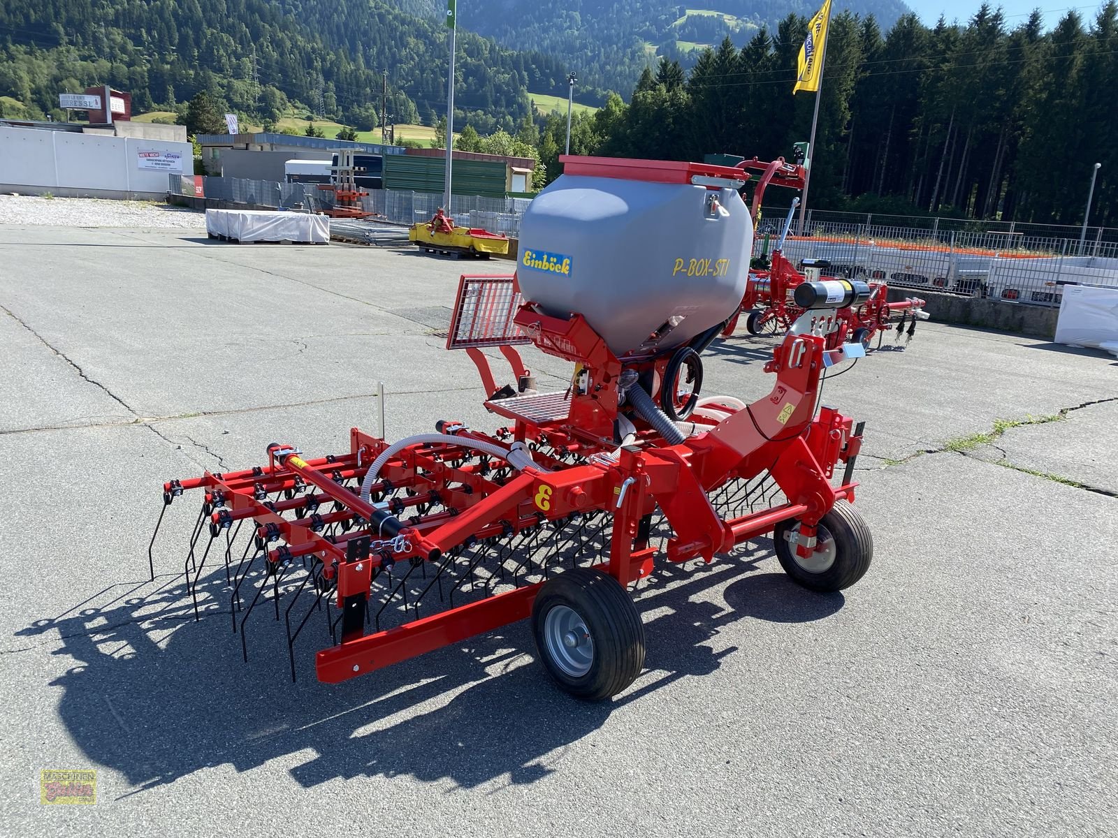 Striegel mit Nachsaateinrichtung des Typs Einböck PNEUMATICSTAR-STI 300 - Arbeitsbreite 3m, Neumaschine in Kötschach (Bild 5)