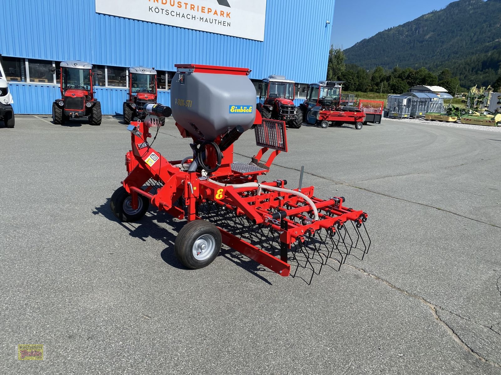 Striegel mit Nachsaateinrichtung des Typs Einböck PNEUMATICSTAR-STI 300 - Arbeitsbreite 3m, Neumaschine in Kötschach (Bild 1)