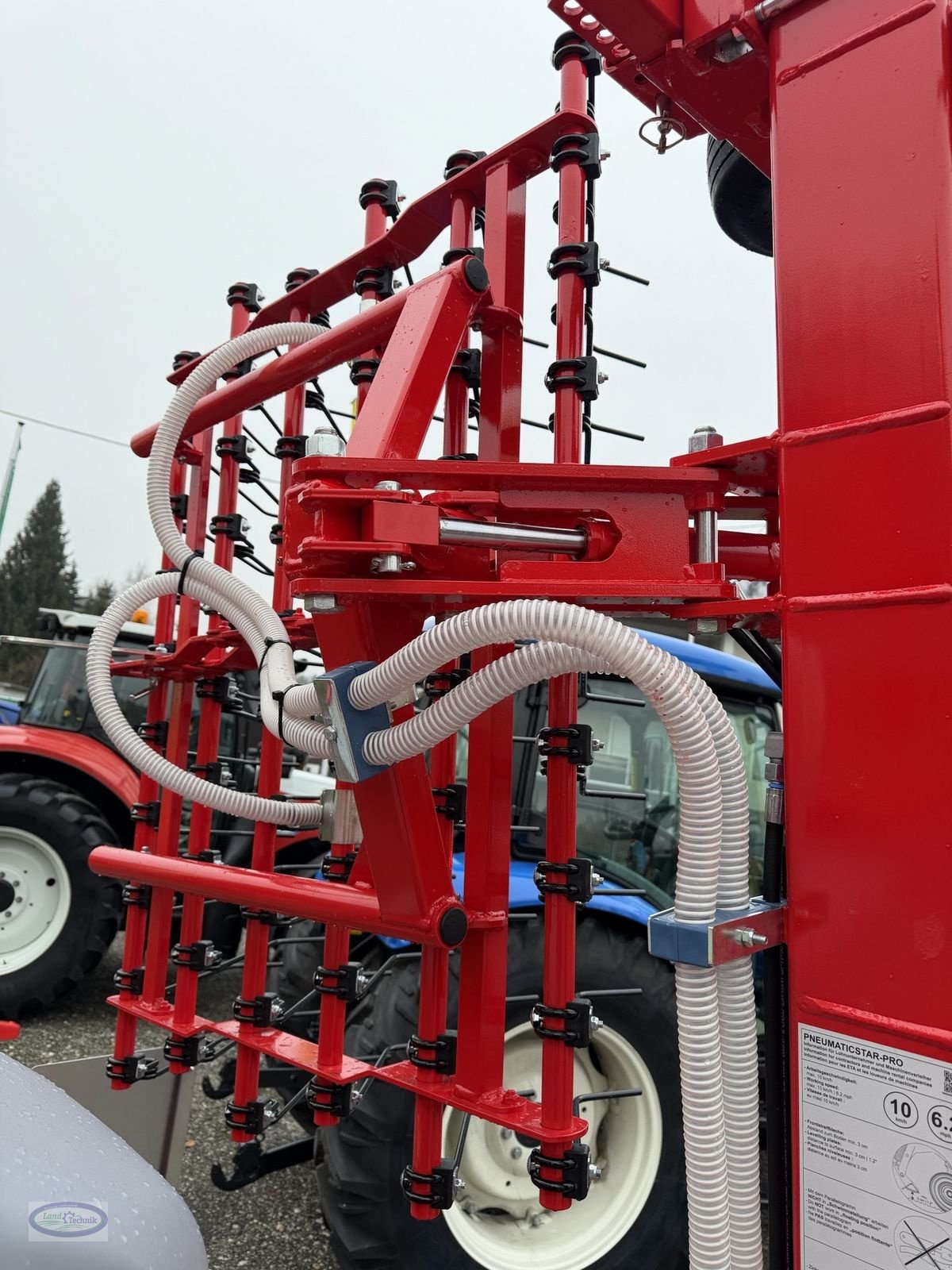 Striegel mit Nachsaateinrichtung des Typs Einböck Pneumatikstar Pro 600 STI, Neumaschine in Münzkirchen (Bild 13)