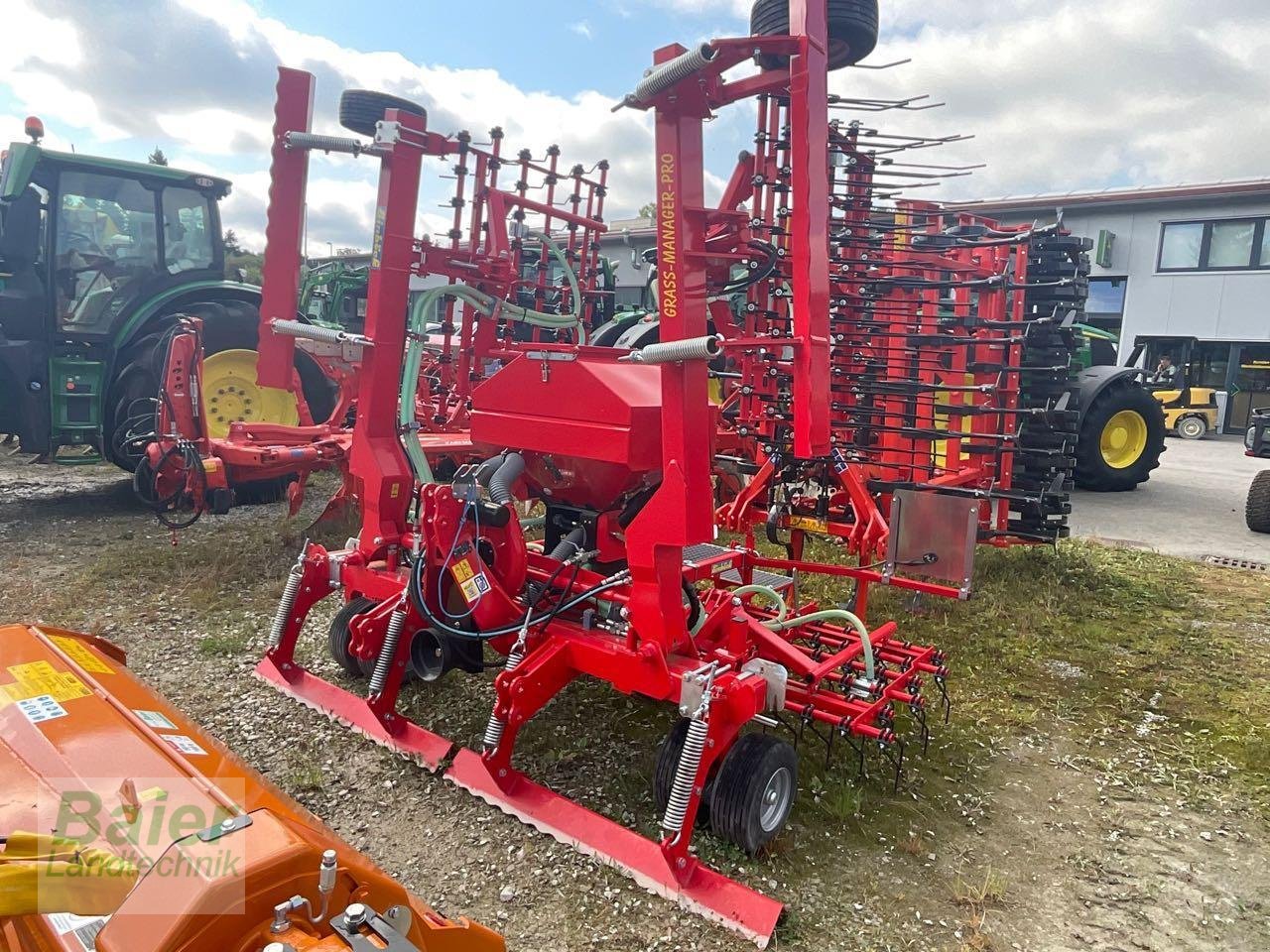 Striegel mit Nachsaateinrichtung Türe ait Einböck Pneumatikstar Pro 600, Neumaschine içinde OBERNDORF-HOCHMOESSINGEN (resim 1)