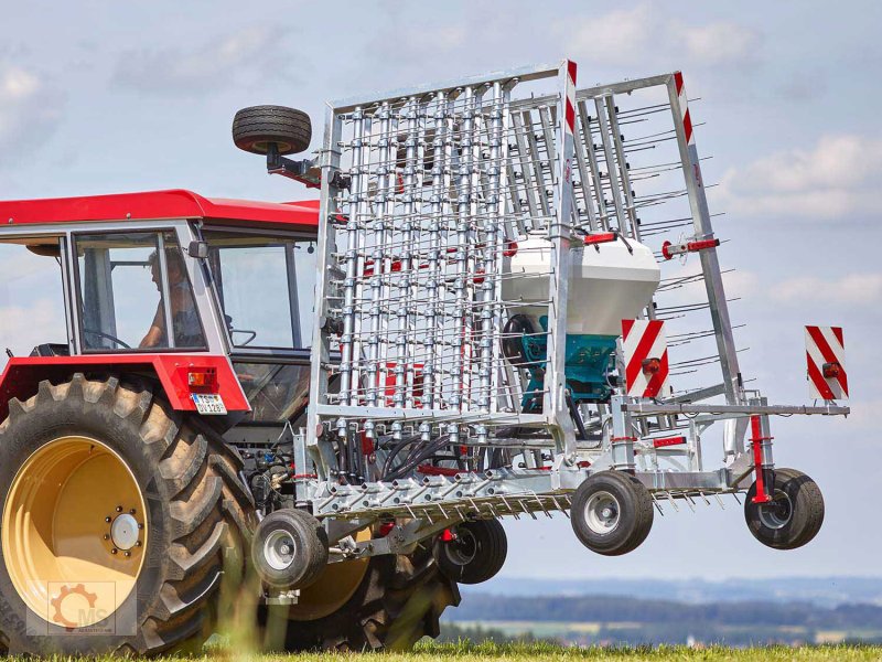 Striegel mit Nachsaateinrichtung des Typs Fliegl Striegel STR 610 Grünlandstriegel Wiesenstriegel, Neumaschine in Tiefenbach (Bild 1)