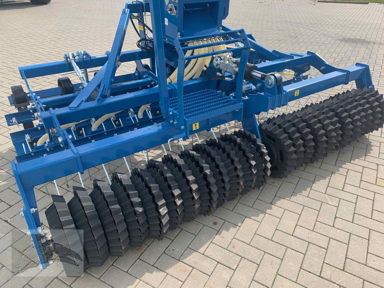 Striegel mit Nachsaateinrichtung tip Grassmix mit Crossboard und Kronenwalze 3m GPS, Neumaschine in Hermannsburg (Poză 5)