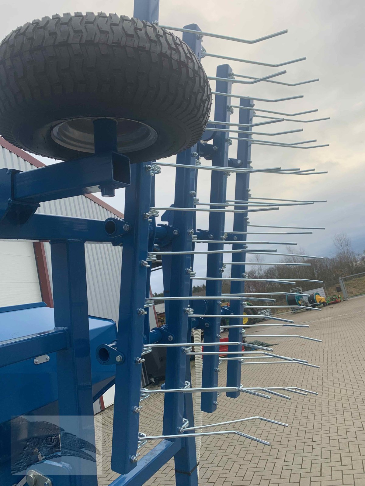 Striegel mit Nachsaateinrichtung tip Grassmix Wiesenstriegel mit GPS Nachsaatgerät 6m, Neumaschine in Hermannsburg (Poză 10)