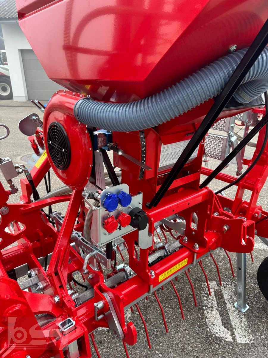 Striegel mit Nachsaateinrichtung от тип Güttler Greenmaster 600, Neumaschine в Offenhausen (Снимка 8)