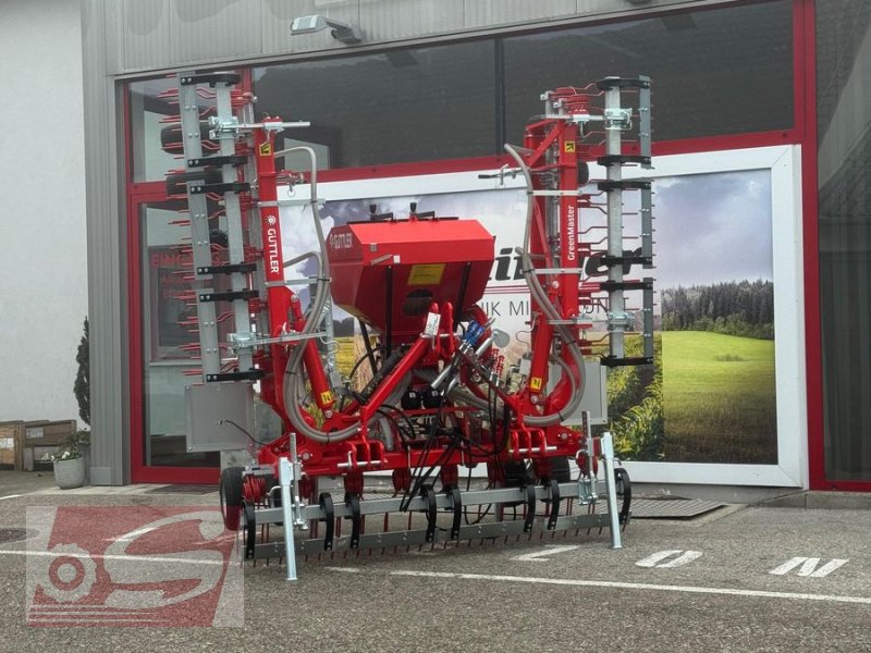 Striegel mit Nachsaateinrichtung van het type Güttler Greenmaster 600, Neumaschine in Offenhausen