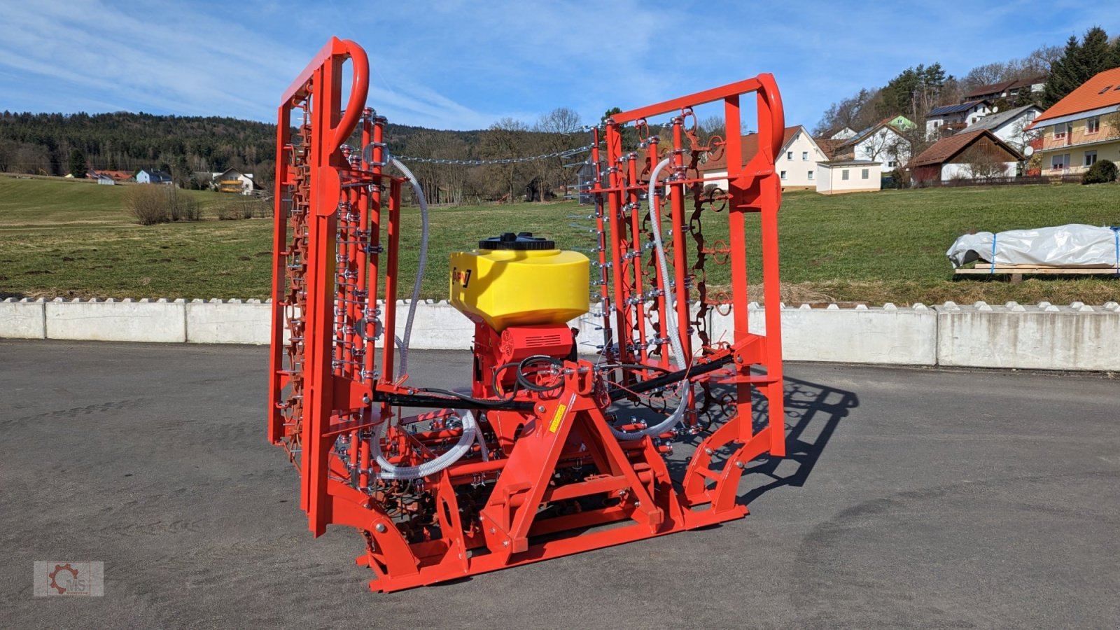 Striegel mit Nachsaateinrichtung of the type Jar-Met 6m Wiesenstriegel Wiesenschleppe Striegel Netz APV pneumatik Streuer, Neumaschine in Tiefenbach (Picture 1)