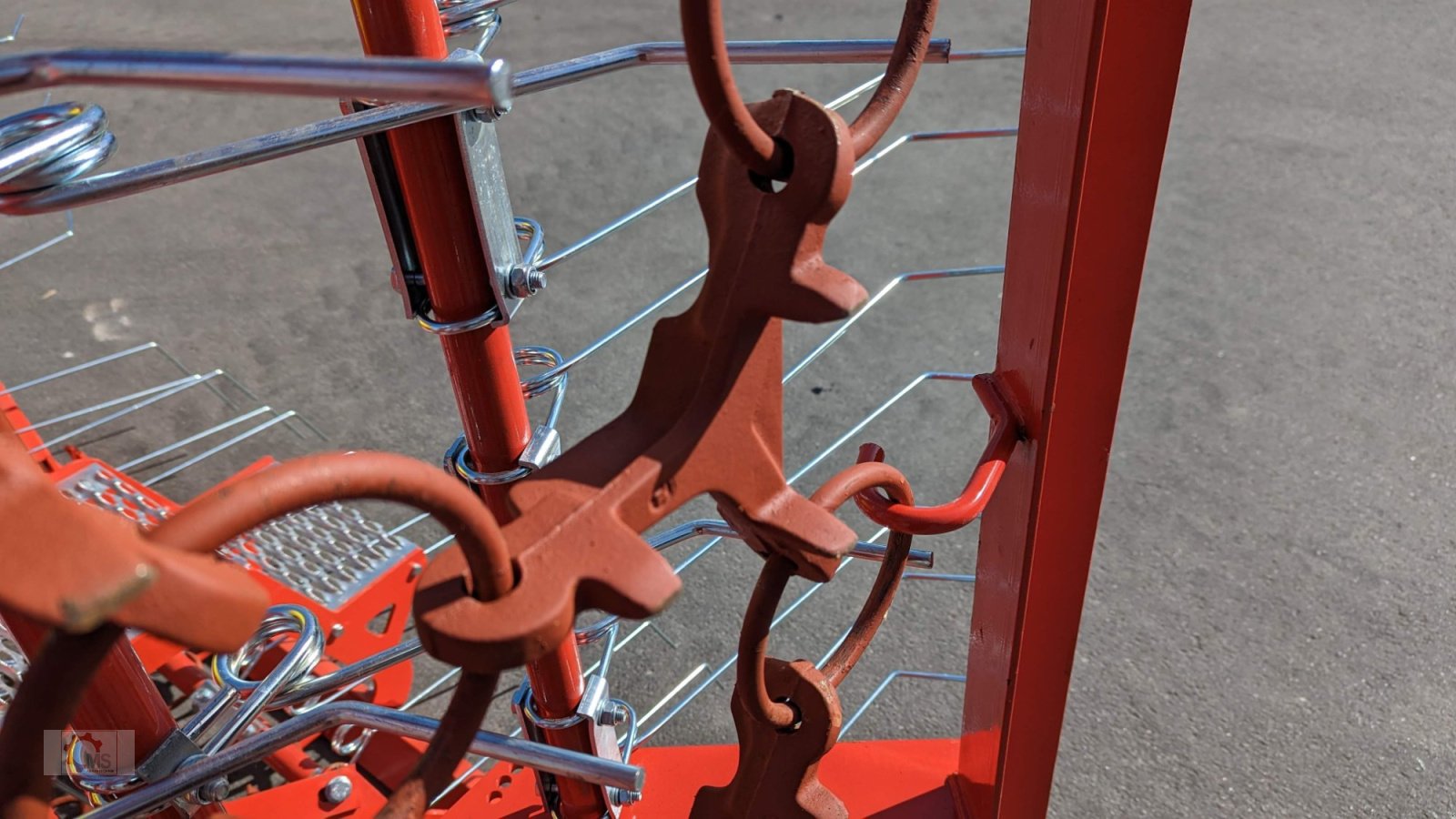 Striegel mit Nachsaateinrichtung of the type Jar-Met 6m Wiesenstriegel Wiesenschleppe Striegel Netz APV pneumatik Streuer, Neumaschine in Tiefenbach (Picture 15)