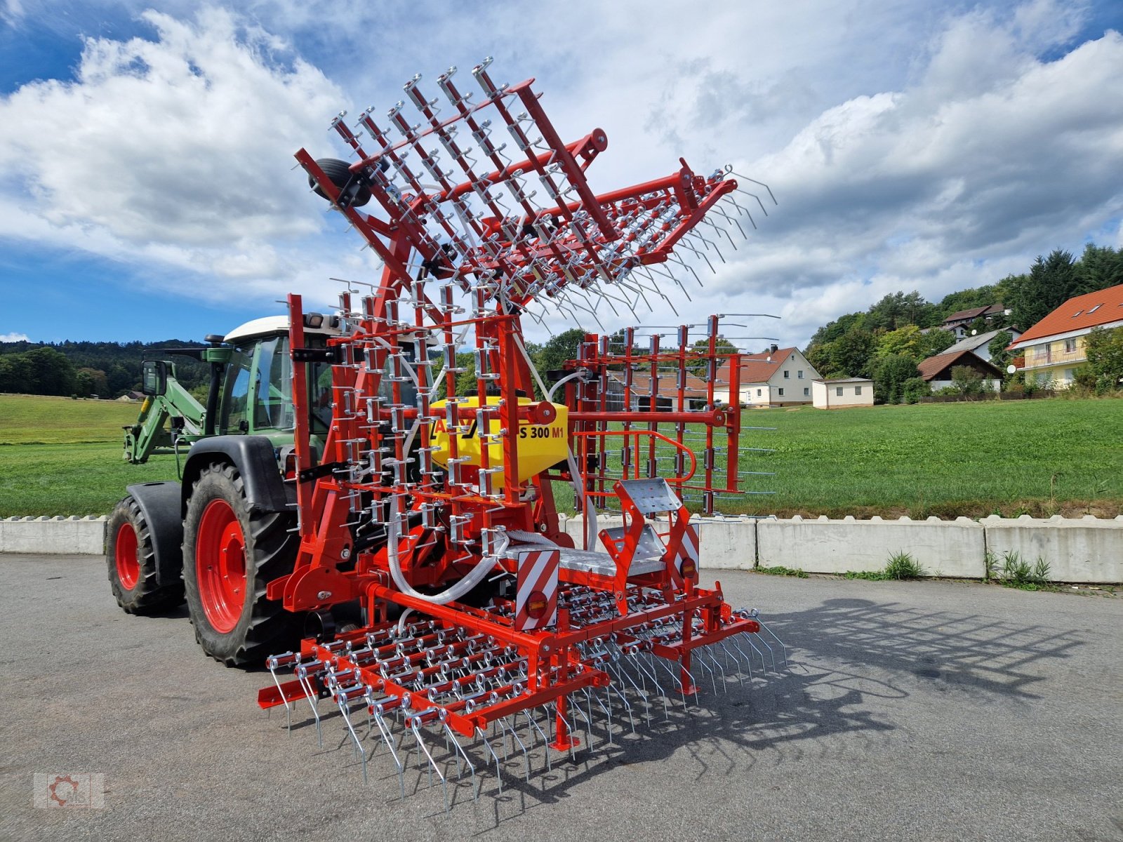 Striegel mit Nachsaateinrichtung tip Jar-Met 9m Wiesenstriegel Striegel APV Pneumatisches Nachsaatgerät, Neumaschine in Tiefenbach (Poză 4)