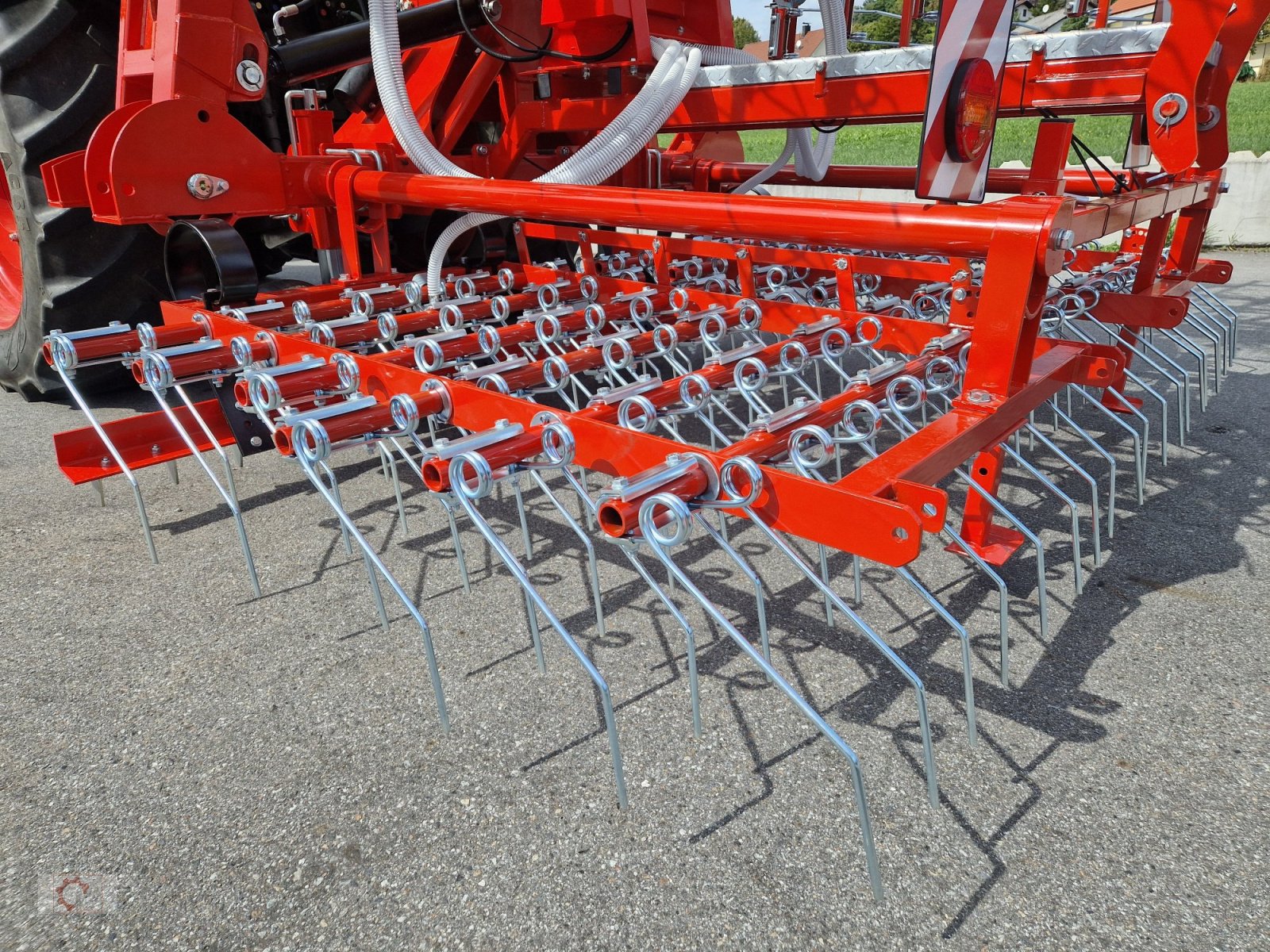 Striegel mit Nachsaateinrichtung tip Jar-Met 9m Wiesenstriegel Striegel APV Pneumatisches Nachsaatgerät, Neumaschine in Tiefenbach (Poză 8)
