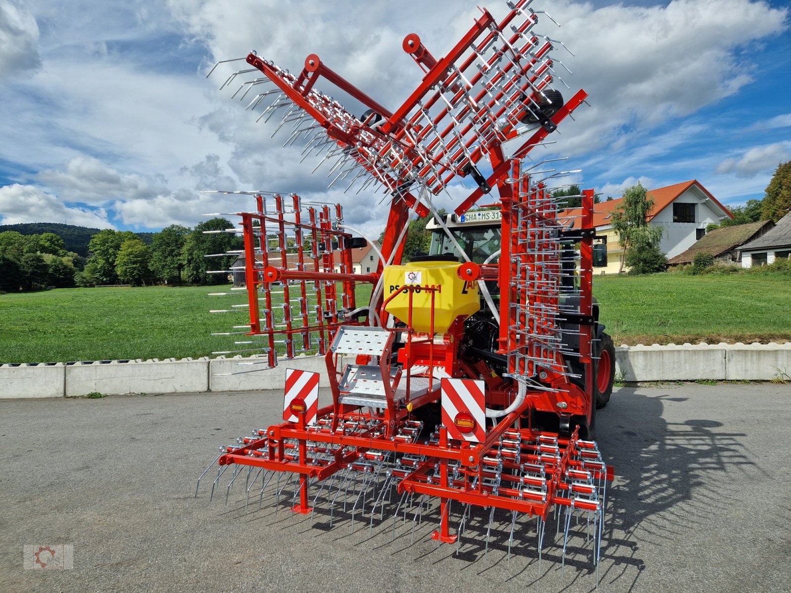 Striegel mit Nachsaateinrichtung tip Jar-Met 9m Wiesenstriegel Striegel APV Pneumatisches Nachsaatgerät, Neumaschine in Tiefenbach (Poză 23)