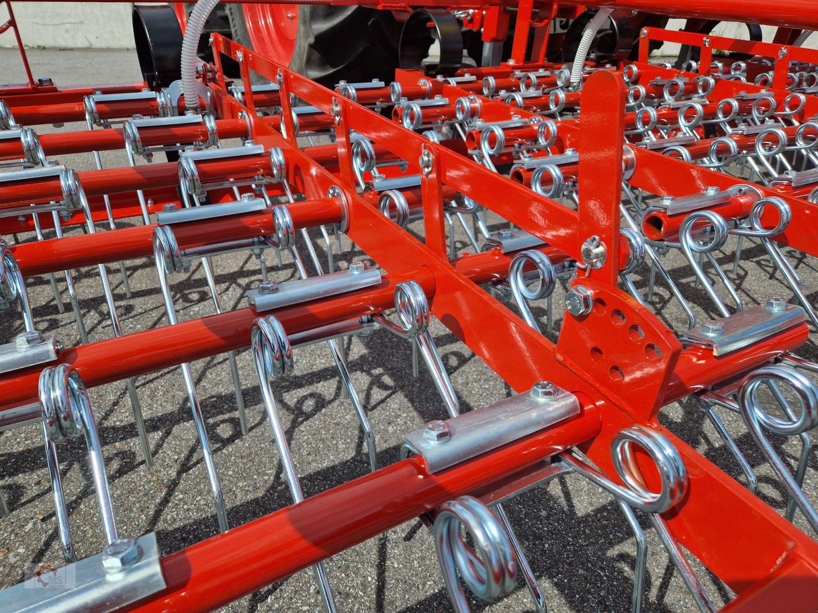 Striegel mit Nachsaateinrichtung del tipo Jar-Met 9m Wiesenstriegel Striegel APV Pneumatisches Nachsaatgerät, Neumaschine en Tiefenbach (Imagen 13)