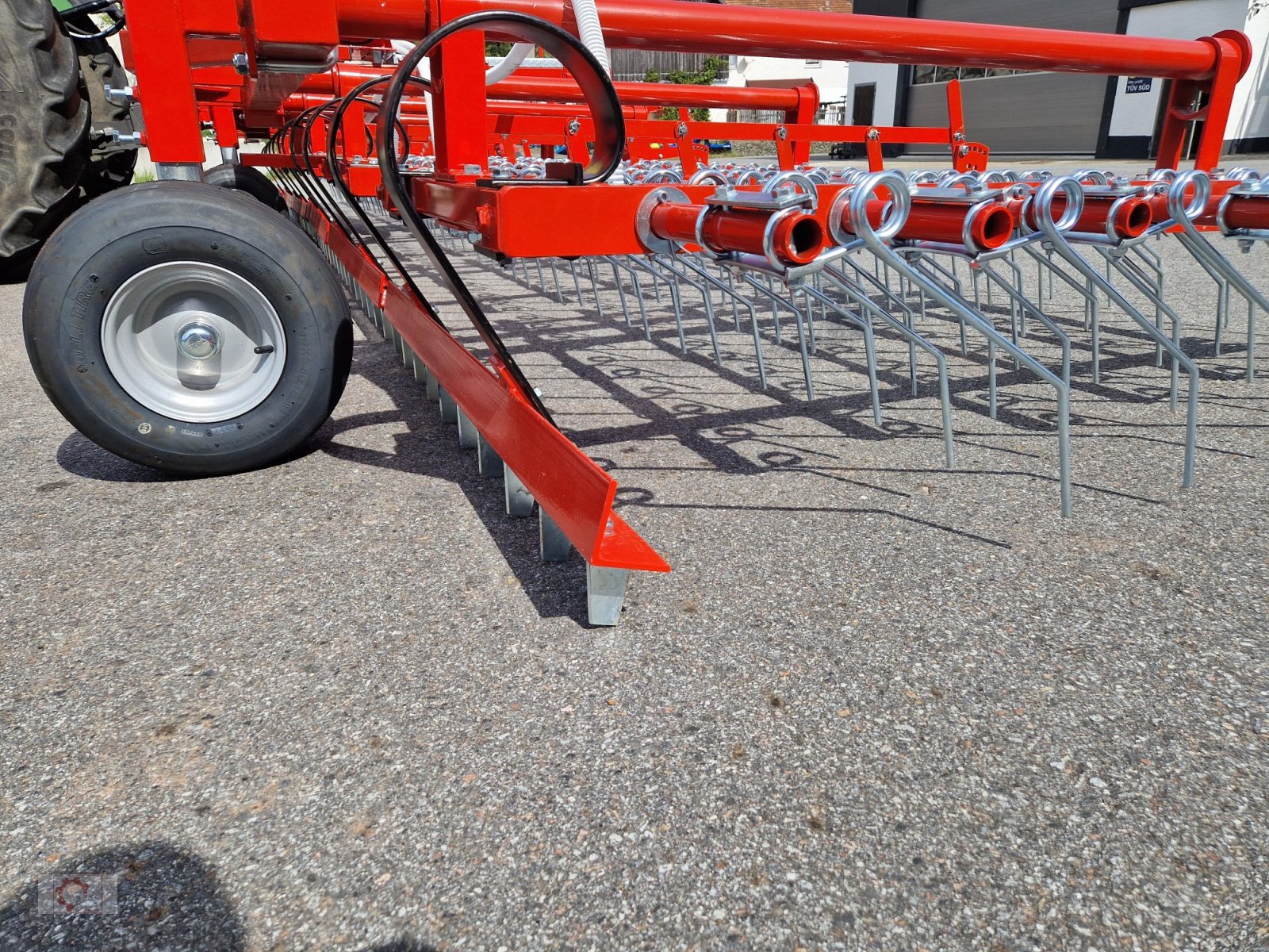 Striegel mit Nachsaateinrichtung del tipo Jar-Met 9m Wiesenstriegel Striegel APV Pneumatisches Nachsaatgerät, Neumaschine en Tiefenbach (Imagen 16)