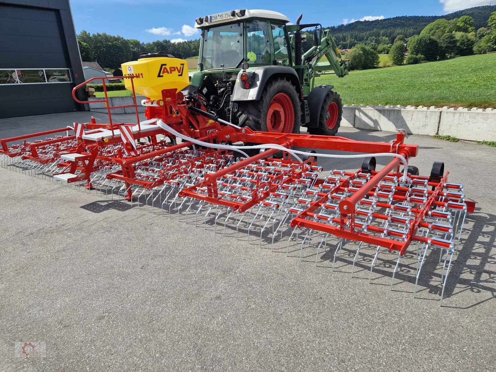 Striegel mit Nachsaateinrichtung del tipo Jar-Met 9m Wiesenstriegel Striegel APV Pneumatisches Nachsaatgerät, Neumaschine en Tiefenbach (Imagen 18)