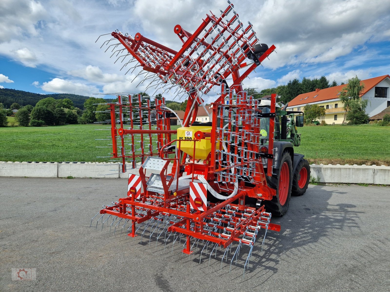 Striegel mit Nachsaateinrichtung del tipo Jar-Met 9m Wiesenstriegel Striegel APV Pneumatisches Nachsaatgerät, Neumaschine en Tiefenbach (Imagen 20)