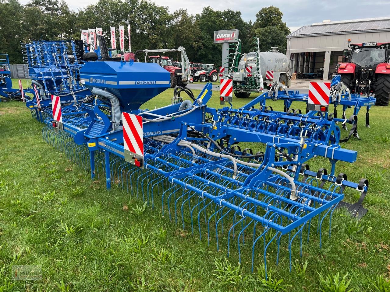 Striegel mit Nachsaateinrichtung Türe ait Köckerling Grasmaster 600, Neumaschine içinde Delbrück-Westenholz (resim 3)