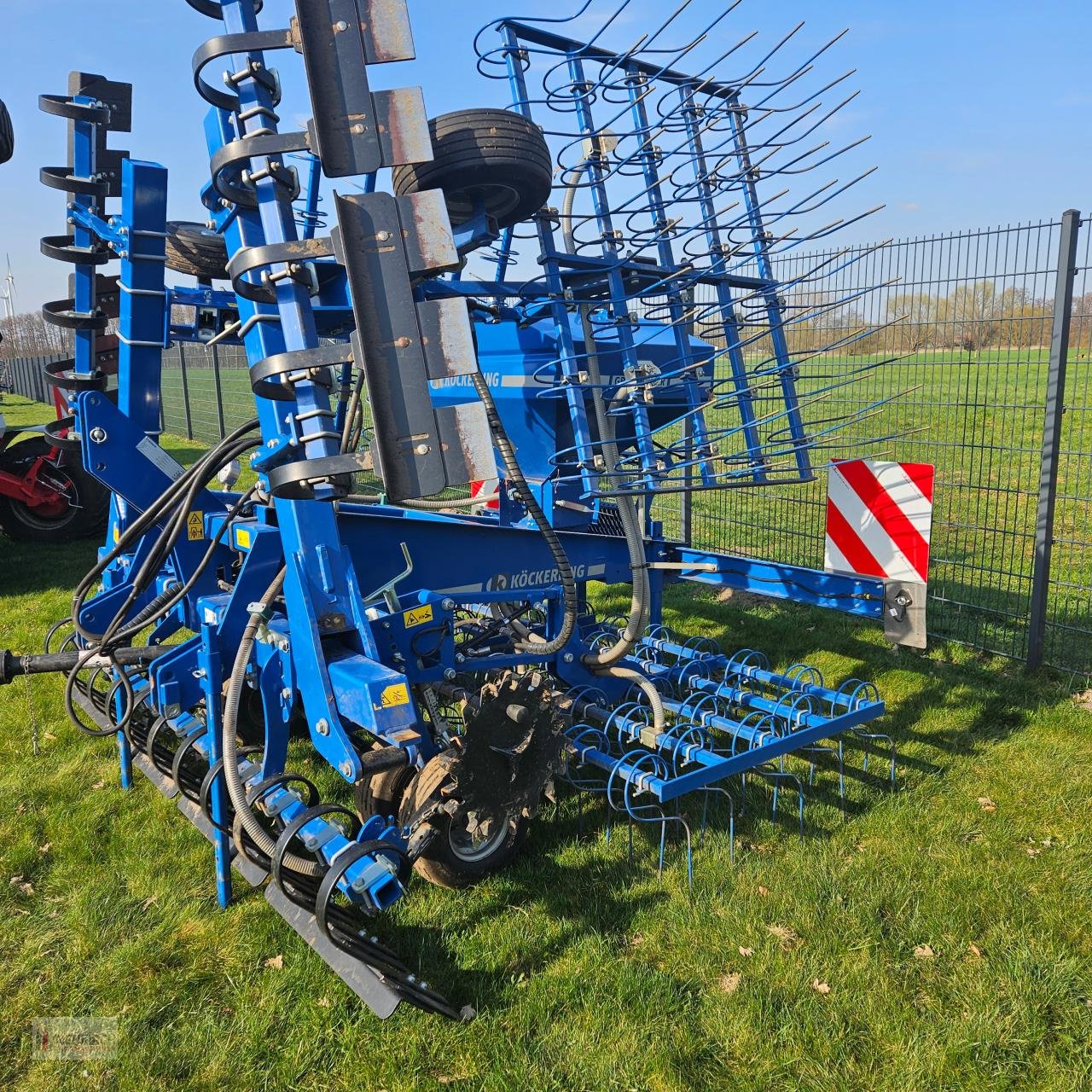 Striegel mit Nachsaateinrichtung Türe ait Köckerling Grasmaster 600, Gebrauchtmaschine içinde Delbrück-Westenholz (resim 2)