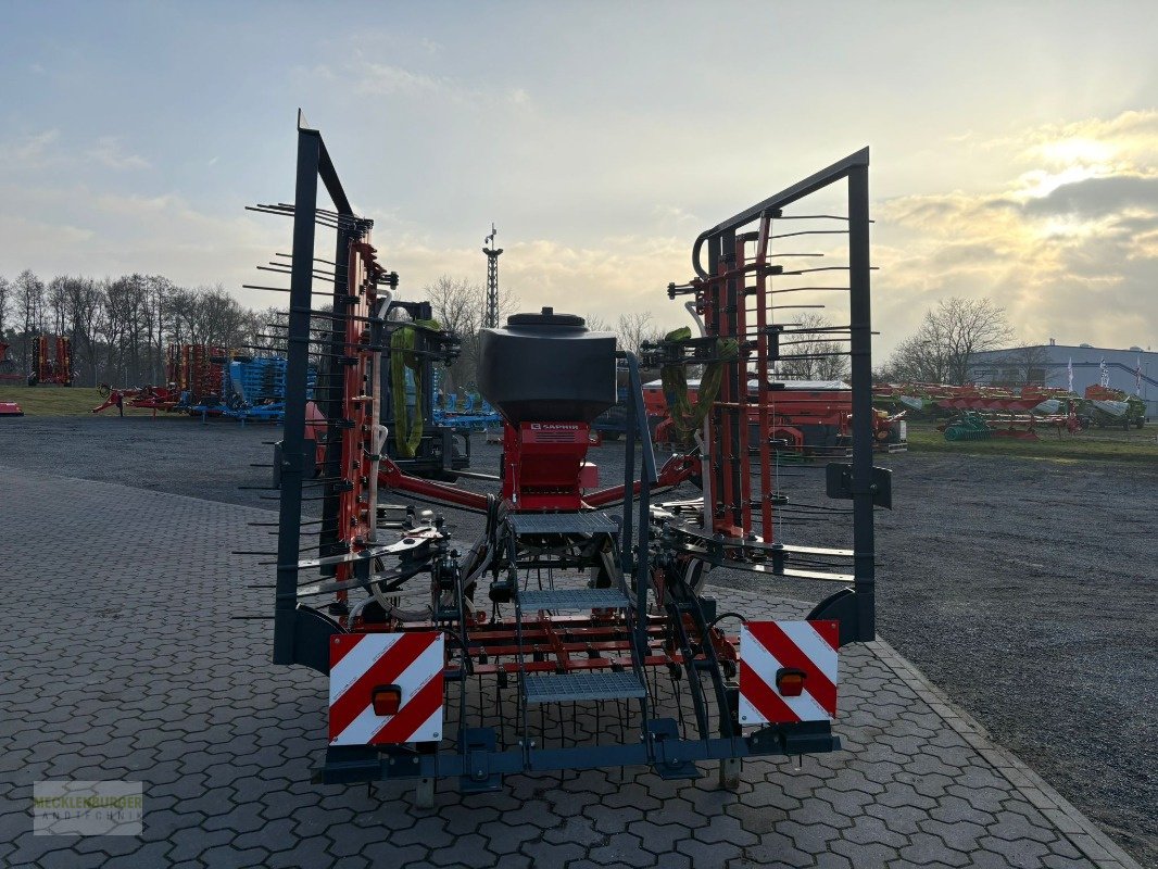 Striegel mit Nachsaateinrichtung des Typs Saphir GS 603 Grünlandstriegel mit Nachsaatgerät *Vorführ*, Gebrauchtmaschine in Mühlengeez (Bild 2)